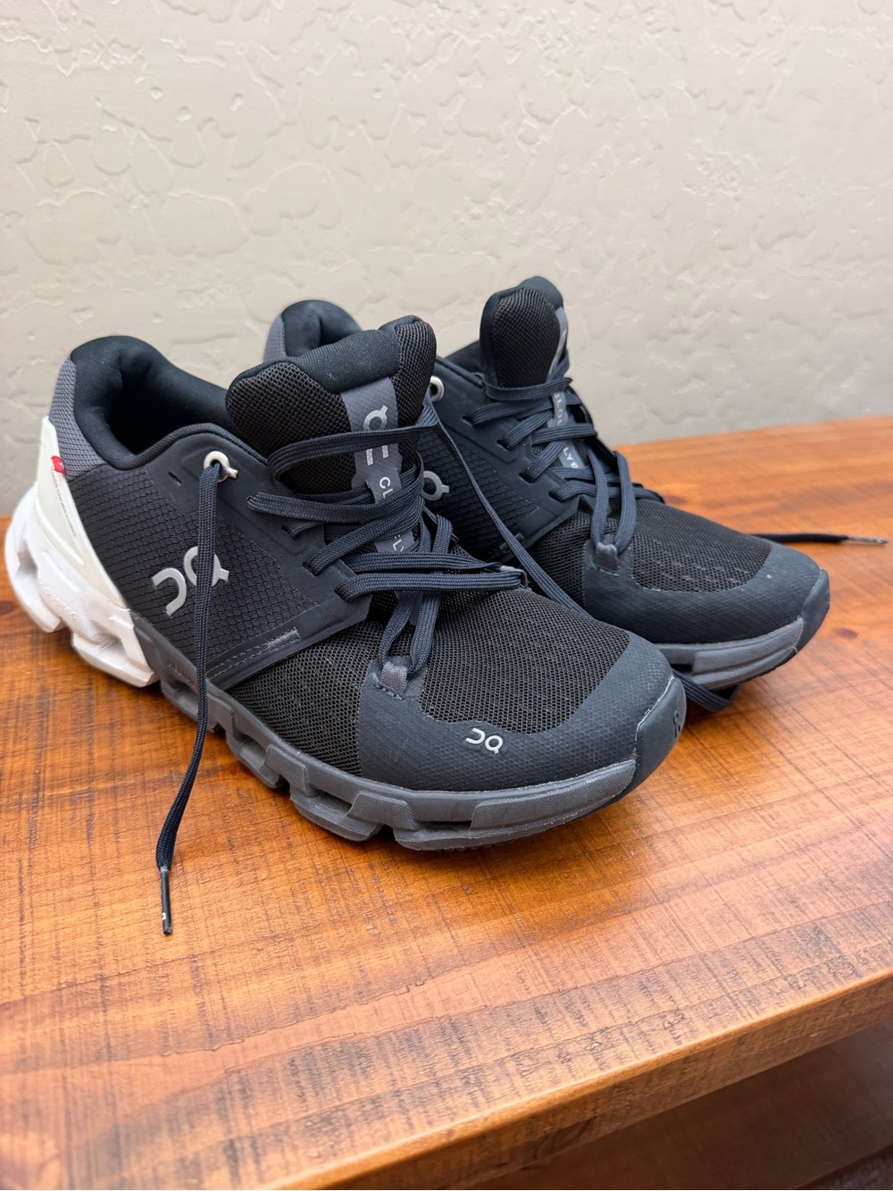 On Cloud, Cloud Flyer black and white running shoes